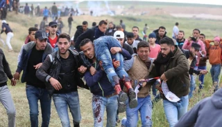 با حضور صدها هزار فلسطینی و با وجود حملات نظامیان صهیونیست برگزار شد؛

راهپیمایی باشکوه بازگشت بزرگ با 15 شهید و 1416 زخمی/ ملت فلسطین بر حق بازگشت به سرزمین اشغال شده خود تاکید کرد