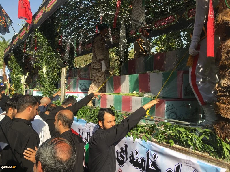 با حضور گسترده مردم انقلابی در حال برگزاری است؛

مراسم بدرقه ۱۳۵ «شهید» دوران دفاع مقدس به سوی «بهشت»+ تصاویر 2