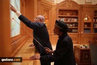 الاخبار در پی سفر نخست وزیر اسرائیل به عمان نوشت:

سلطان قابوس سرجای از دست رفته‌اش قرار گرفت؛ کنار نتانیاهو!