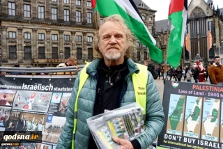 Aktivis Belanda melakukan aksi protes sendiri setiap minggu terhadap kezaliman Israel