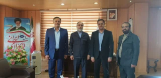 دیدار رضا داودی دبیرجمعیت دفاع ازملت فلسطین استان خوزستان با دکتراقبالی مدیرکل امورشعب بانک صادرات استان خوزستان