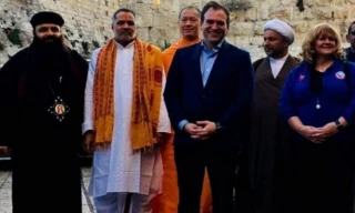 کانال 13 تلویزیون رژیم صهیونیستی گزارش داد:

تمایل پادشاه بحرین برای عادی سازی روابط با اسرائیل/ پشت پرده روابط پنهان منامه - تل آویو
