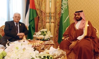 در دیدار ولیعهد عربستان سعودی و رئیس تشکیلات خودگردان فلسطین مطرح گردید؛

محمد بن سلمان: 10 میلیارد دلار می دهم چشمانتان را روی معامله قرن ببندید