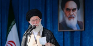 رهبر معظم انقلاب در خطبه‌های نماز عید فطر: 

معامله قرن خیانت بزرگ به اسلام است/ حکام بحرین و سعودی با خیانت به فلسطین گام در باتلاق نهاده‌اند/حضور مردم در روز قدس محاسبات دشمن را برهم ریخت