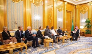 در عربستان سعودی صورت گرفت؛

دیدار نویسنده صهیونیستی در راس هیئت مسیحی با "محمد بن سلمان"