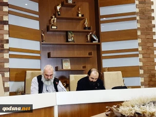 در حلقه ی شعر آیینی و با حضور پیشکسوتان این حوزه مطرح شد؛

میرشکاک: در شعر آیینی فاخر توجه شاعر به افق های الهی و آسمانی اهل بیت است
