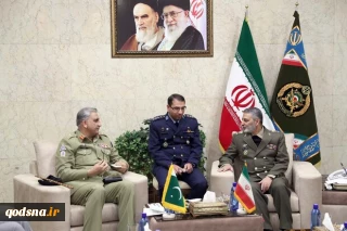 با حضور در ستاد فرماندهی ارتش؛

فرمانده ارتش پاکستان با امیر سرلشکر موسوی دیدار کرد