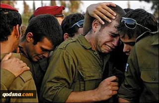 فرار سرباز اسراییلی ازترقه فلسطینی‌ها+ فیلم