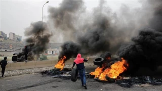 Stones, teargas fly as Lebanese protesters clash with soldiers in Tripoli