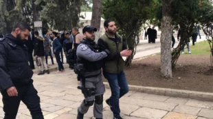 تحولات فلسطین/

بازداشت 5 جوان فلسطینی در مسجدالاقصی/ درخواست حماس و جهاد اسلامی از "آنروا"/ تاکید بر اهمیت وحدت و رابطه عمیق دو گروه مهم مقاومت 2