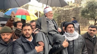 اشغالگران چهار منزل فلسطینی را تخریب می‌کنند/شیخ عکرمه صبری تصمیمات اشغالگران را به چالش کشید و وارد مسجدالاقصی شد/جنایت صهیونیستها در آتش زدن مسجدی در جنوب قدس اشغالی/ اداره اوقاف : هیچ مکان امنی برای عبادت به سبب تجاوزات اشغالگران وجود  ندارد 4
