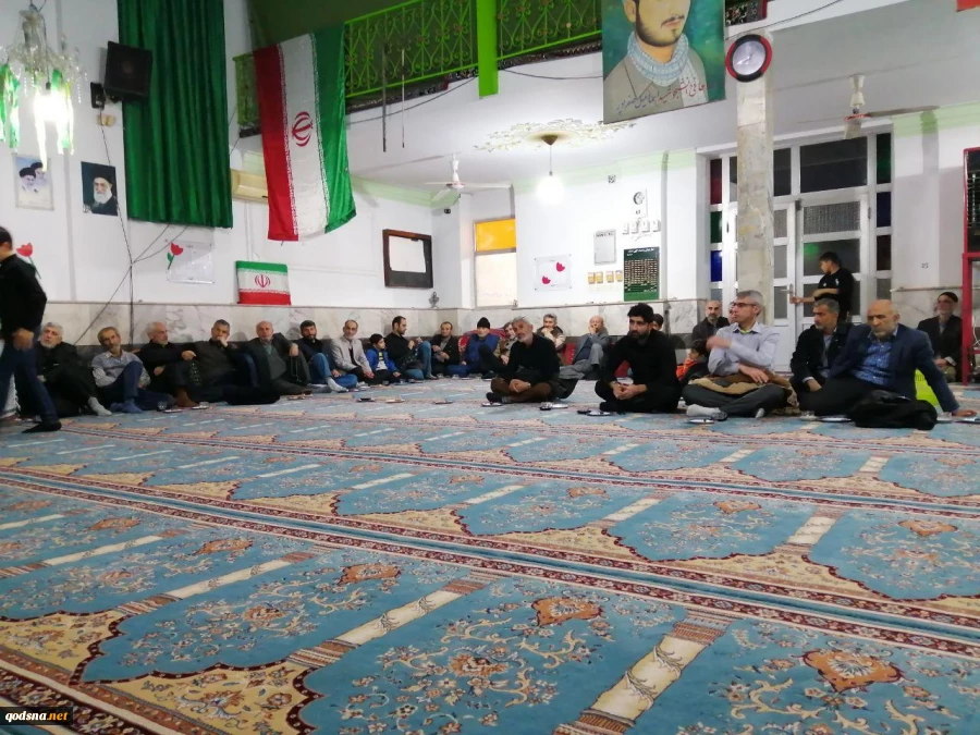 قائم مقام خبرگزاری قدس در مراسم" پنجشنبه های شهدای":

اقدام ترامپ در رونمایی از معامله قرن یک نمایش سیاسی و تبلیغاتی است 3