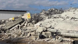 Zionist forces storm neighborhood in Tira, demolish Palestinian homes