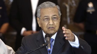 نخست وزیر پیشین مالزی در گفتگو با المیادین؛

ماهاتیر محمد: اسرائیل با تکیه بر غصب اراضی فلسطینی بنا شده است