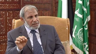 عضو دفتر سیاسی جنبش مقاومت اسلامی حماس در گفتگو با قدسنا؛

الزهار: بن زاید با به خطر انداختن منطقه یک جنایتکار بزرگ شناخته خواهد شد/ تهدیدات اسرائیل به آغاز جنگ توخالی است/ تقویت روابط فلسطین و لبنان با ایران رنج منطقه را کاهش می دهد 2