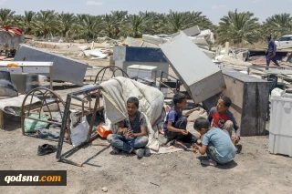 Zionist troops order Palestinian families to demolish their home
