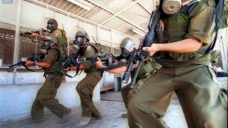 منابع فلسطینی گزارش دادند:

زخمی شدن دهها اسیر فلسطینی در حمله وحشیانه  نظامیان صهیونیست به زندان عوفر