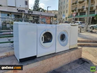 Israel protesters place washing machines in front of Netanyahu’s home

 2
