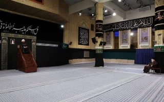 قائد الثورة يقيم مراسم العزاء بمناسبة ذكرى رحيل الرسول الاكرم (ص) وسبطه الامام الحسن (ع)