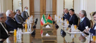 ظريف يؤكد على موقف ايران المساند لعملية السلام والحوار بين الافغان
