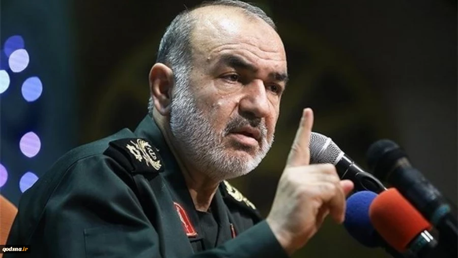 در آیین الحاق ناو شهید رودکی

سرلشکر سلامی: خلیج فارس پیشانی مستحکم دفاعی ما است/ برای دفاع به جغرافیای خاصی محدود نمی شویم   2