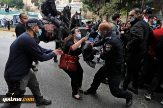 حمله وحشیانه شهرک نشینان صهیونیست به کشاورزان فلسطینی/ یک مرد سالخورده و پسرش به شدت مجروح شدند/ یورش نظامیان صهیونیست به فلسطینیان مخالف حضور نتانیاهو در ناصره