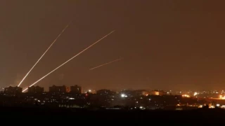 همزمان با تشدید جنایات اشغالگران در قدس اشغالی و زخمی شدن دهها فلسطینی؛

حملات توپخانه‌ای رژیم صهیونیستی به غزه/ مقاومت با شلیک موشک به شهرک‌های صهیونیست نشین پاسخ داد/ آژیرهای خطر در مناطق اشغالی به صدادرآمد