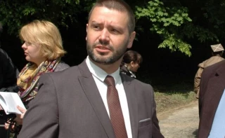 قدس نزدیک است/ روزنامه نگار و تحلیلگر لهستانی در گفتگو با قدسنا:

ذکاوت امام خمینی (ره) در نام گذاری روز قدس بارقه امید را پیش چشمان فلسطینی‌ها روشن ساخت/ سعودی به امت اسلامی خیانت کرد/ ژنرال سلیمانی با اهدای خون خود هم اسرائیل را ذلیل کرد و هم مومنان را نجات داد