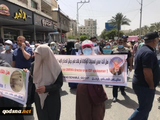 اللاجئون الفلسطينيون يطالبون مدير عمليات الاونروا في غزة بالرحيل