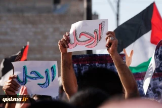 رام الله علیه محمود عباس/

هزاران فلسطینی با شعار «عباس استعفا بده» رفتار بد تشکیلات خودگردان با منتقدان را محکوم کردند