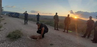 پلیس رژیم صهیونیستی در حالت آماده باش کامل قرار گرفت؛

اسرائیل در شوک فرار 6 اسیر فلسطینی از زندان جلبوع/ منبع امنیتی صهیونیستی: این حادثه بسیار عجیب است/ واکنش حماس و جهاد اسلامی / اسامی 6 اسیر فلسطینی حاضر در عملیات (تصاویر)