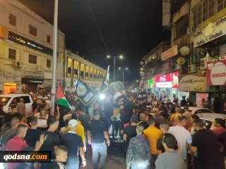 گزارش /
خیزش کرانه باختری، نوار غزه و قدس برای یاری اسیران/دهها نفر در یورش نظامیان صهیونیست زخمی شدند/شیخ عدنان: مردم فلسطین هرگز از بازداشت نمی‌ترسند و اسیران قهرمان خود را تنها نخواهند گذاشت