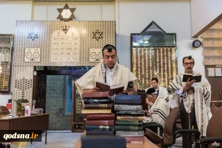 خبرگزاری رسمی ترکیه:

یهودیان و مسیحیان در ایران آزادانه به امور مذهبی مشغول هستند
