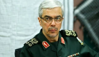 اللواء باقري : لو أراد اي مجنون التعرض لبلادنا سوف يتلقى ردا عنيفا