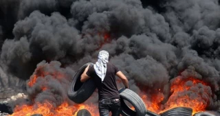 آخرین عناوین خبری صبح امروز رسانه های فلسطینی (23 اسفند)

هشدارها نسبت به آغاز موج جدید درگیری ها در قدس اشغالی/ افسران اسرائیلی در واشنگتن درباره ایران و فلسطین رایزنی می کنند/ جهاد اسلامی: فعالیت خطوط پرواز میان مغرب و اراضی اشغالی انکار ارزش های عربی و اسلامی است/ بازداشت 13 فلسطینی توسط نظامیان اشغالگر