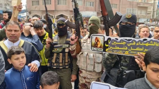 در مراسم تجلیل از عملیات شهادت طلبانه تل آویو و حمایت از مقاومت در کرانه باختری در قعله خان یونس اعلام شد؛
چنگ زدن ملت فلسطین به گزینه مقاومت/ تا آزادی کامل سرزمین فلسطین و رهایی مسجدالاقصی سلاح خود را بر زمین نخواهیم گذاشت 2