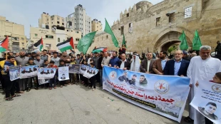 در مراسم تجلیل از عملیات شهادت طلبانه تل آویو و حمایت از مقاومت در کرانه باختری در قعله خان یونس اعلام شد؛
چنگ زدن ملت فلسطین به گزینه مقاومت/ تا آزادی کامل سرزمین فلسطین و رهایی مسجدالاقصی سلاح خود را بر زمین نخواهیم گذاشت 2