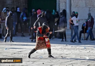 منابع فلسطینی اعلام کردند:

مجروحیت 90 فلسطینی در درگیری های مسجد الاقصی+تصاویر 3