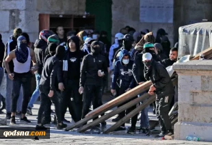 منابع فلسطینی اعلام کردند:

مجروحیت 90 فلسطینی در درگیری های مسجد الاقصی+تصاویر 9