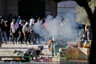 در آستانه روز جهانی قدس/ منابع محلی اعلام کردند؛

درگیری های شدید در مسجد الاقصی ادامه دارد / زخمی شدن ۱۲ فلسطینی در درگیری‌های امروز در قدس و کرانه باختری