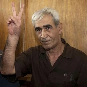 تحولات فلسطین/

احمد سعدات بار دیگر دبیرکل جبهه خلق برای آزادی فلسطین شد/ زخمی شدن دهها فلسطینی در یورش اشغالگران به مناطق مختلف کرانه باختری/ دو فلسطینی در قدس بازداشت شدند 3