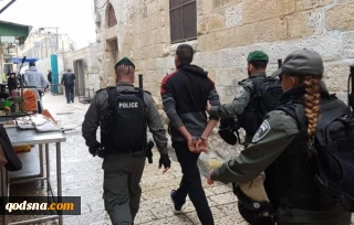 بينهم صحفي وطالب توجيهي.. الاحتلال يشن حملة مداهمات واعتقالات بالضفة والقدس