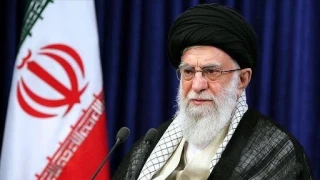 لدى استقباله رئيس الجمهورية وأعضاء الحكومة؛

قائد الثورة الاسلامية: الاقتصاد يأتي في سلم اولوياتنا في الظروف الراهنة