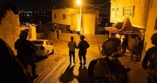IOF raids homes, kidnaps citizens in W. Bank and Al-Quds