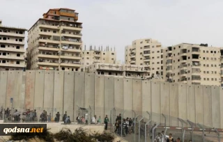 صحيفة إسرائيلية: 30 عائلة فلسطينية مهددة بالطرد من بيوتها المقامة شرق القدس