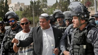 "بن غفير" المتطرف  يقتحم في هذة الاثناء باحات المسجد الأقصى وسط حماية مشددة