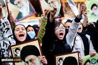Iranian students protest outside French embassy over ‘insulting’ Charlie Hebdo cartoons