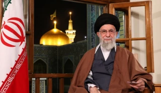قائد الثورة يسمي العام الايراني الجديد بعام "كبح التضخم ونمو الانتاج"