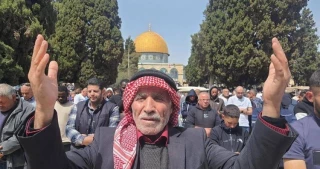 در اولین جمعه ماه رمضان:

100 هزار فلسطینی برای اقامه نماز جمعه  در مسجد الاقصی حضور یافتند