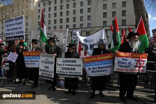 Hundreds rally in London to protest Israeli crimes against the Palestinian people